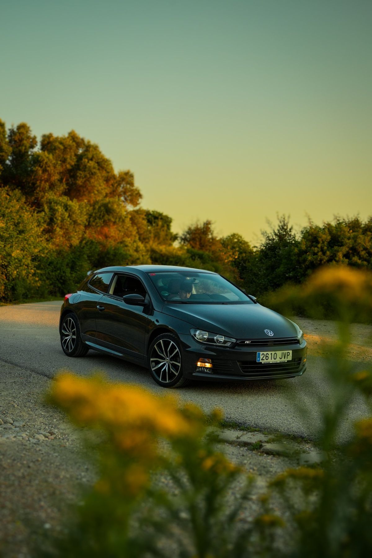 VW Scirocco al atardecer